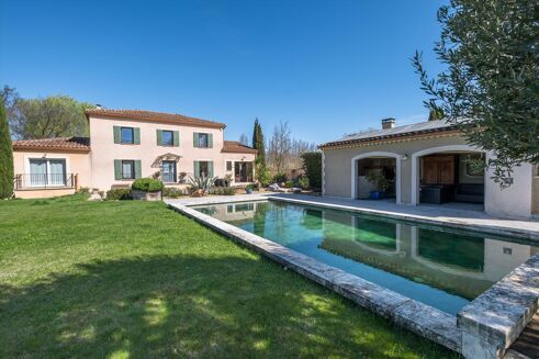 Picture of 4 bedroom house for sale.