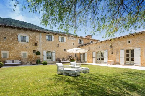 Picture of 7 bedroom house for sale.