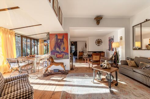 Picture of 4 bedroom house for sale.