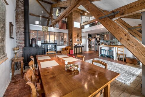 Picture of 7 bedroom house for sale.