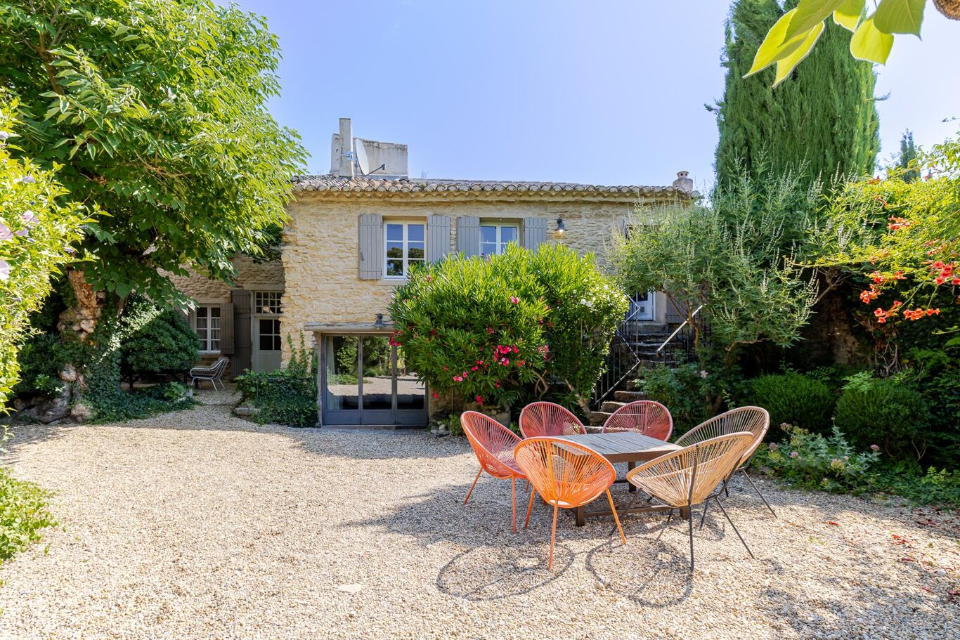 Image of Cabrières-d'Avignon, Vaucluse, Provence-Alpes-Côte d'Azur