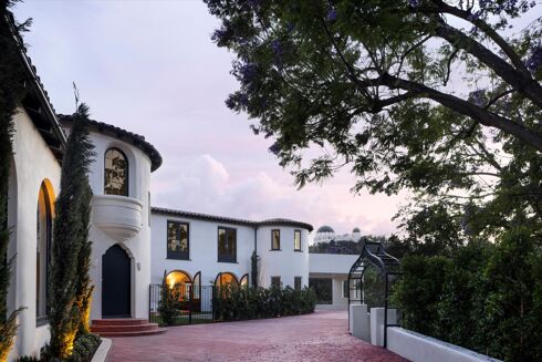 Picture of 5 bedroom house for sale.