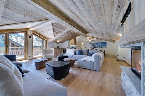 Picture of 5 bedroom chalet for sale.