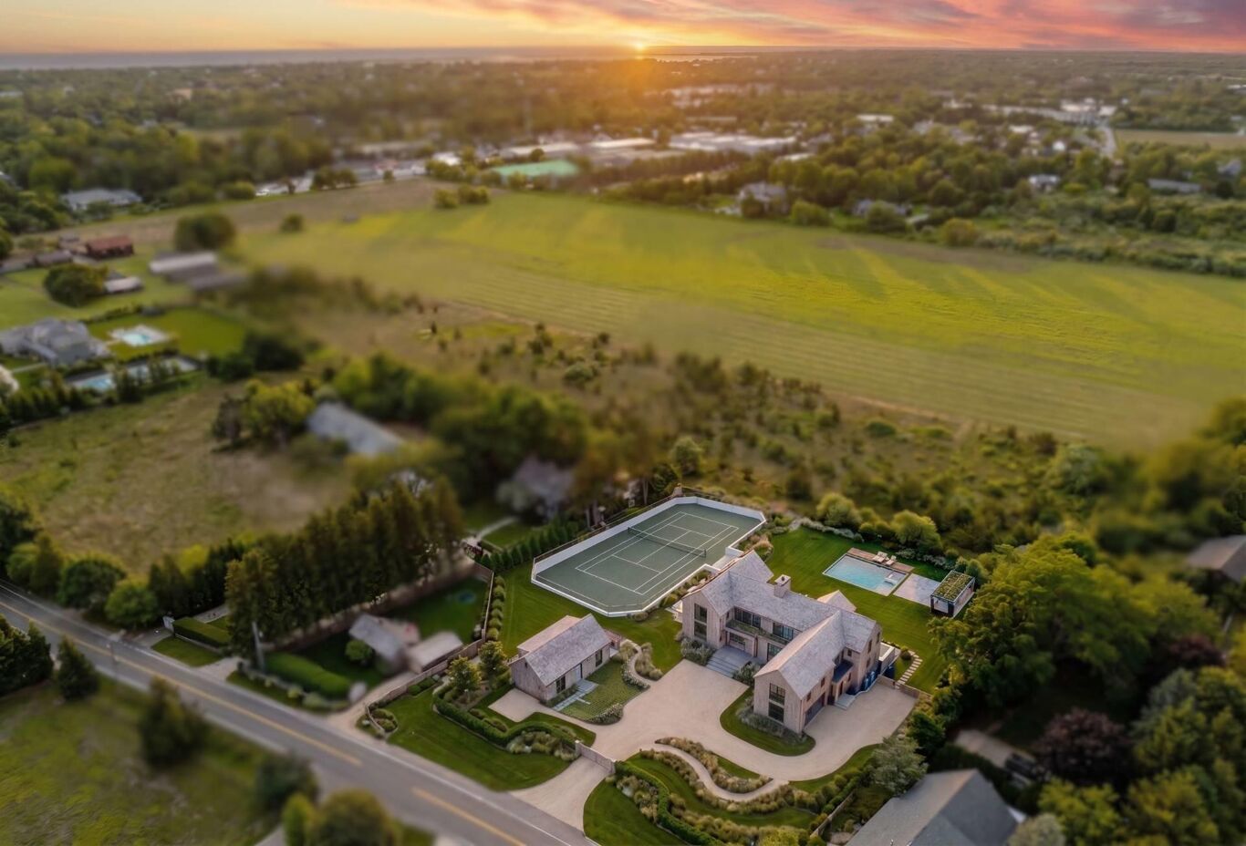 Image of 372 Lumber Lane, Bridgehampton, New York