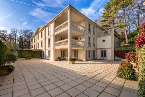 Picture of 3 bedroom apartment for sale.