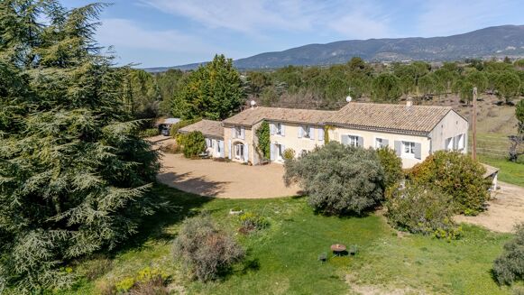 Picture of 6 bedroom farmhouse for sale.