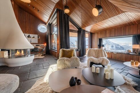 Picture of 6 bedroom chalet for sale.