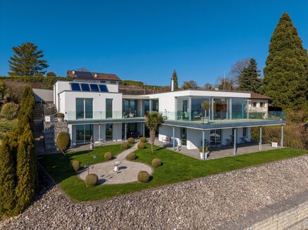 Picture of 4 bedroom house for sale.