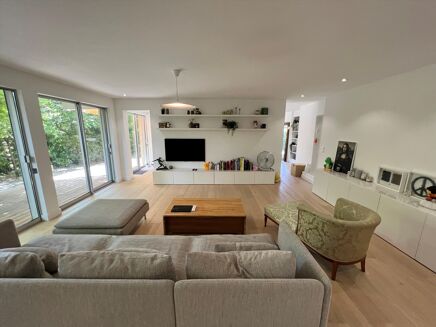 Picture of 4 bedroom apartment for sale.