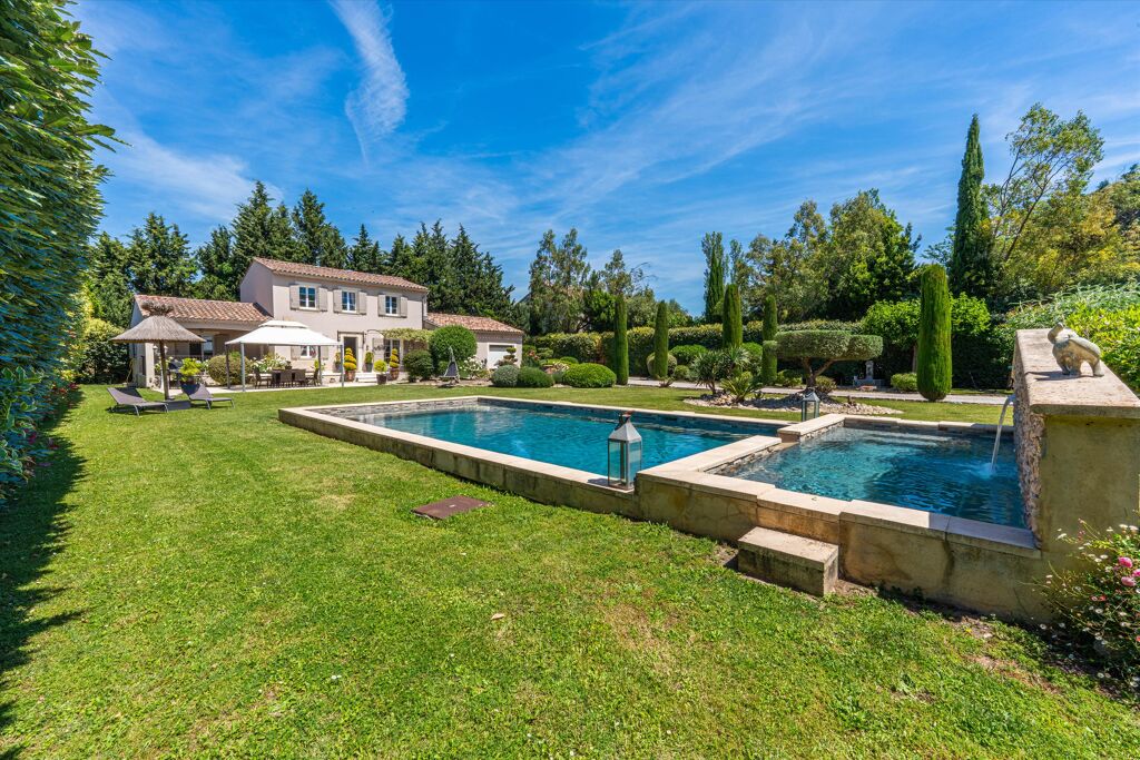 Image of Noves, Bouches-du-Rhône, Provence-Alpes-Côte d'Azur
