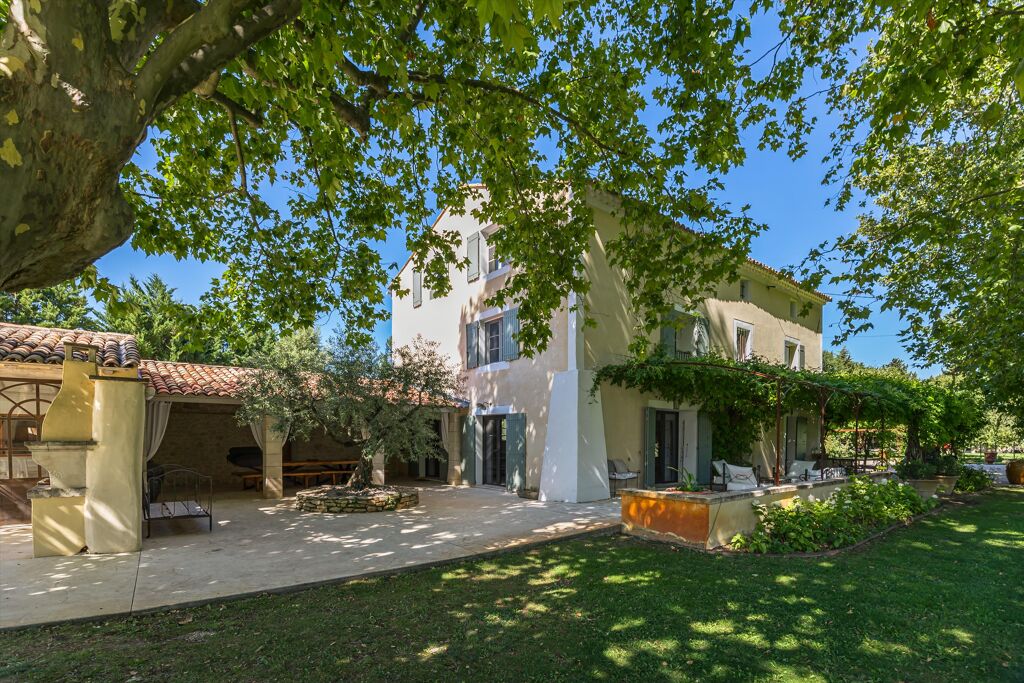 Image of Pernes-les-Fontaines, Vaucluse, Provence-Alpes-Côte d'Azur