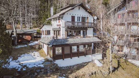 Picture of 4 bedroom chalet for sale.