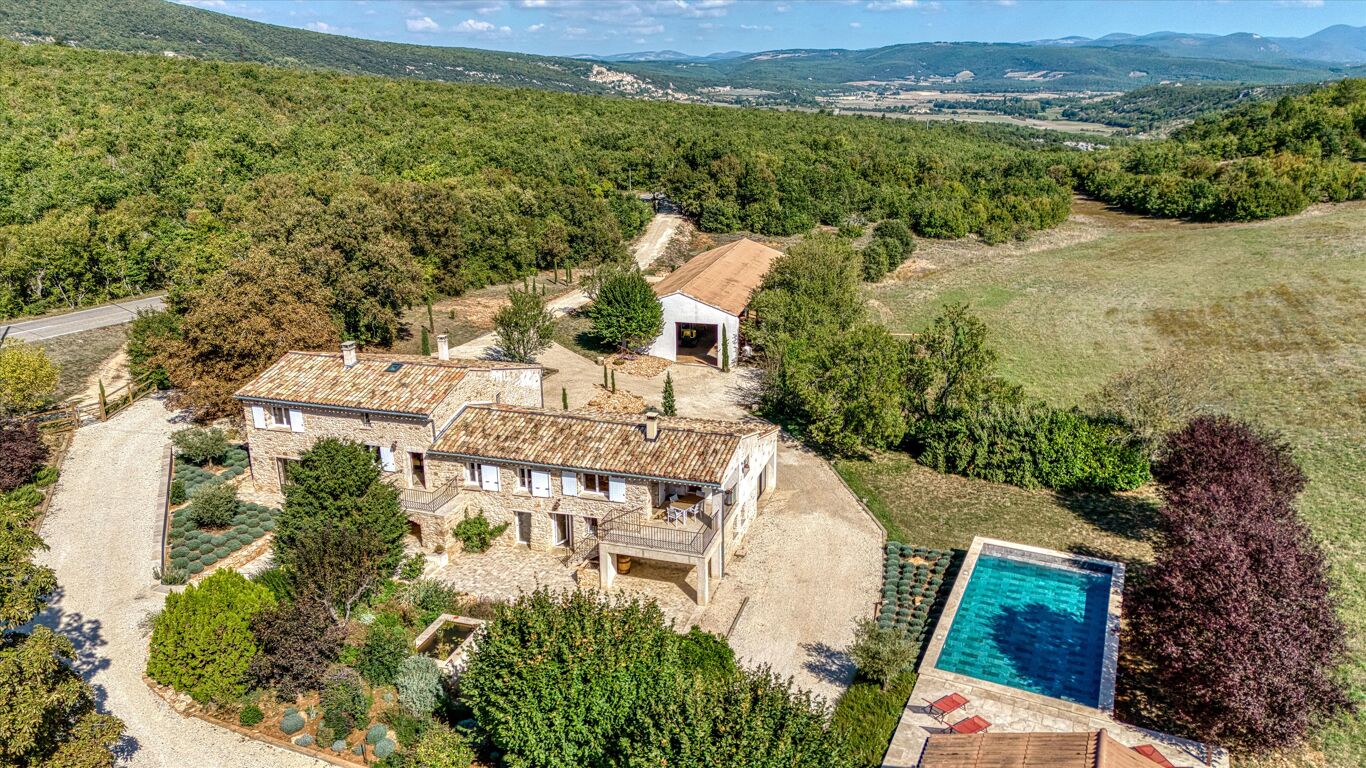 Image of Simiane-la-Rotonde, Alpes-de-Haute-Provence, Provence-Alpes-Côte d'Azur