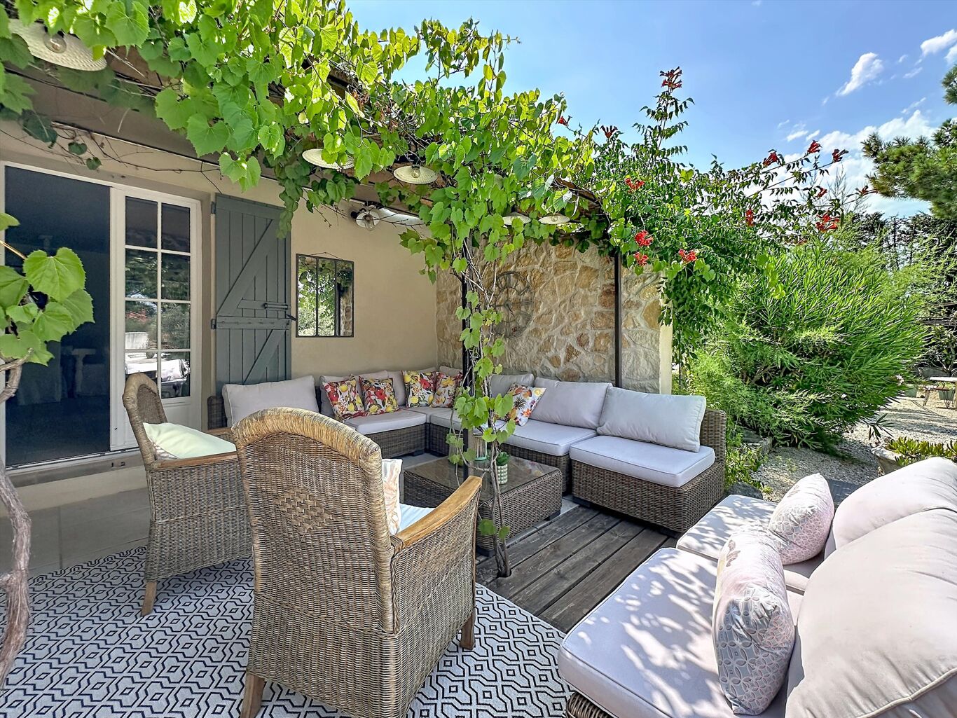 Image of Mouriès, Bouches-du-Rhône, Provence-Alpes-Côte d'Azur