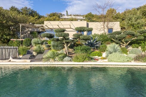 Picture of 4 bedroom villa for sale.