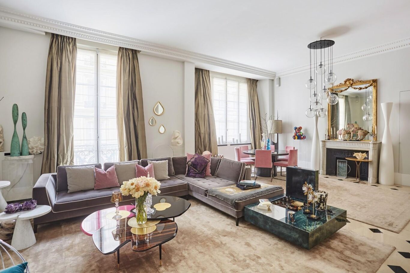 Image of Place Francois 1er, 75008, Paris