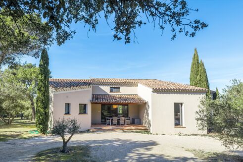 Picture of 7 bedroom house for sale.