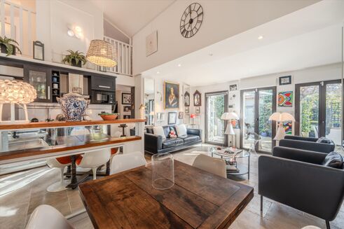 Picture of 2 bedroom house for sale.