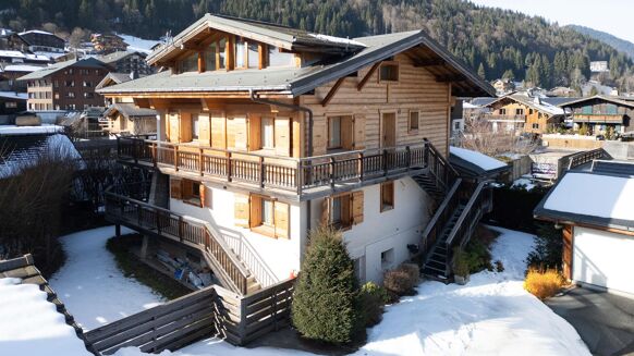 Picture of 6 bedroom chalet for sale.
