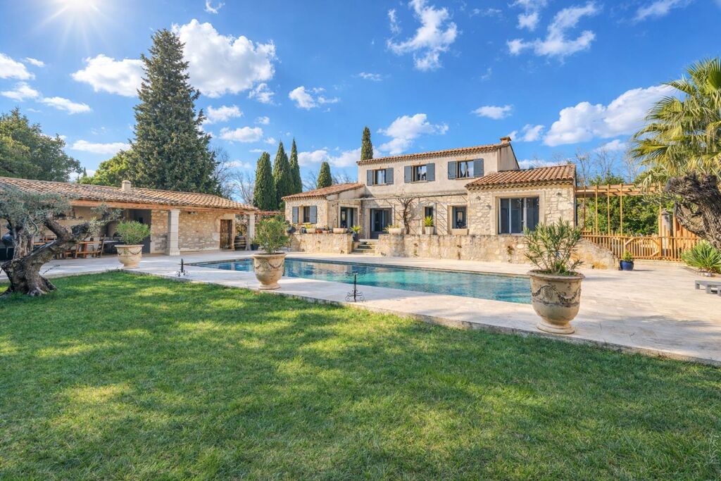 Image of Paradou, Bouches-du-Rhône, Provence-Alpes-Côte d'Azur