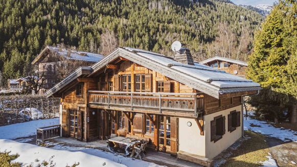 Picture of 6 bedroom chalet for sale.