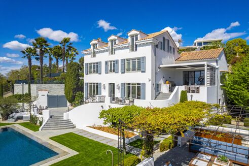 Picture of 6 bedroom villa for sale.