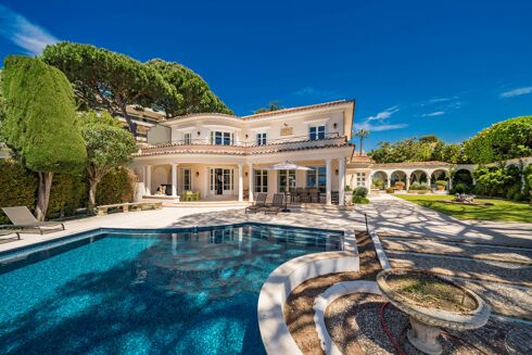 Picture of 5 bedroom villa for sale.