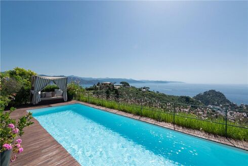 Picture of 6 bedroom villa for sale.