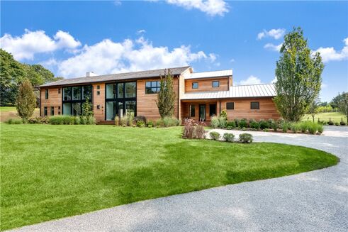 Picture of 6 bedroom house for sale.