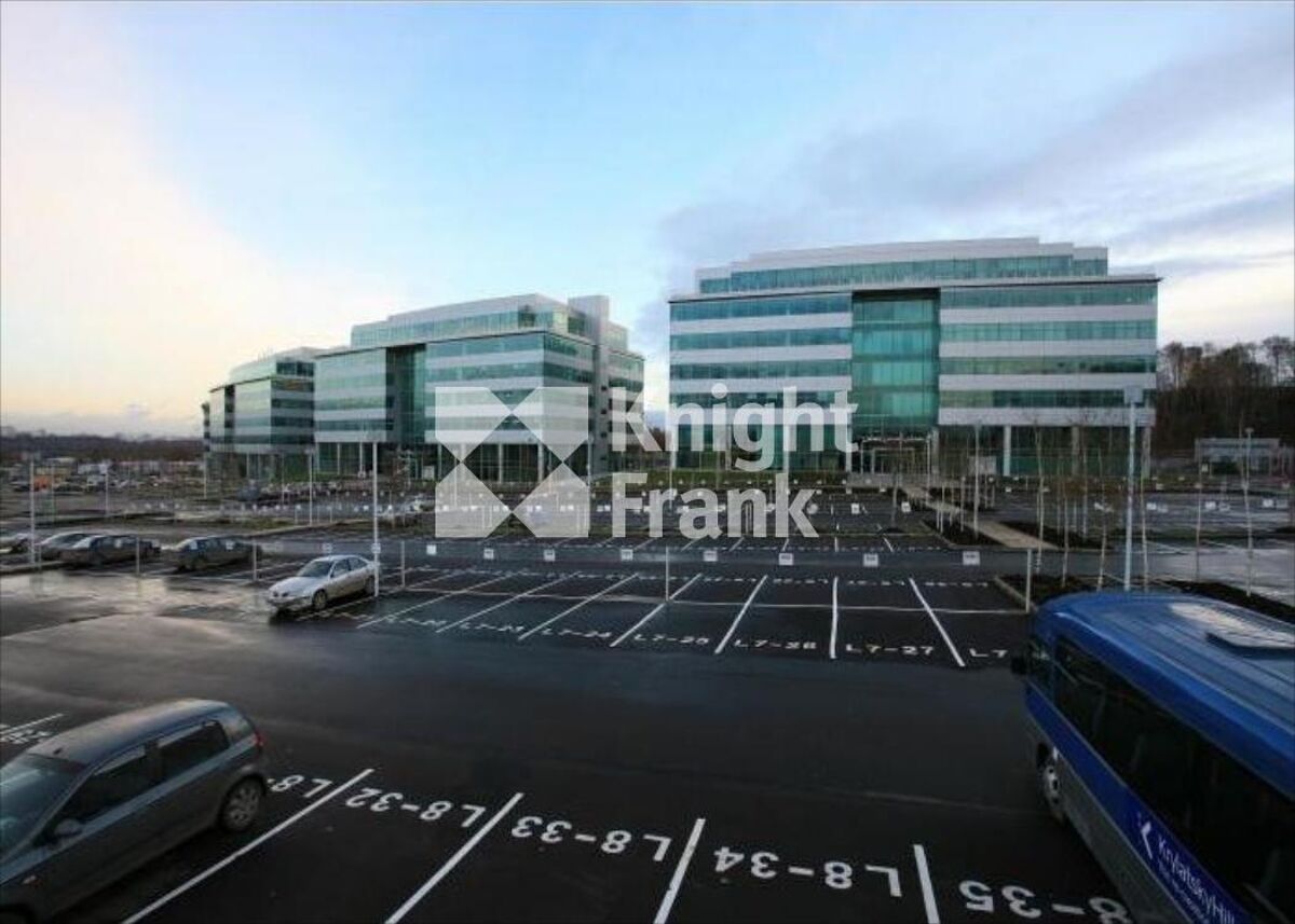 Ул крылатская. Krylatsky Hills Business Park. БЦ Крылатские холмы. Крылатские холмы бизнес центр Абрамович. Москва ул Крылатская д 15.
