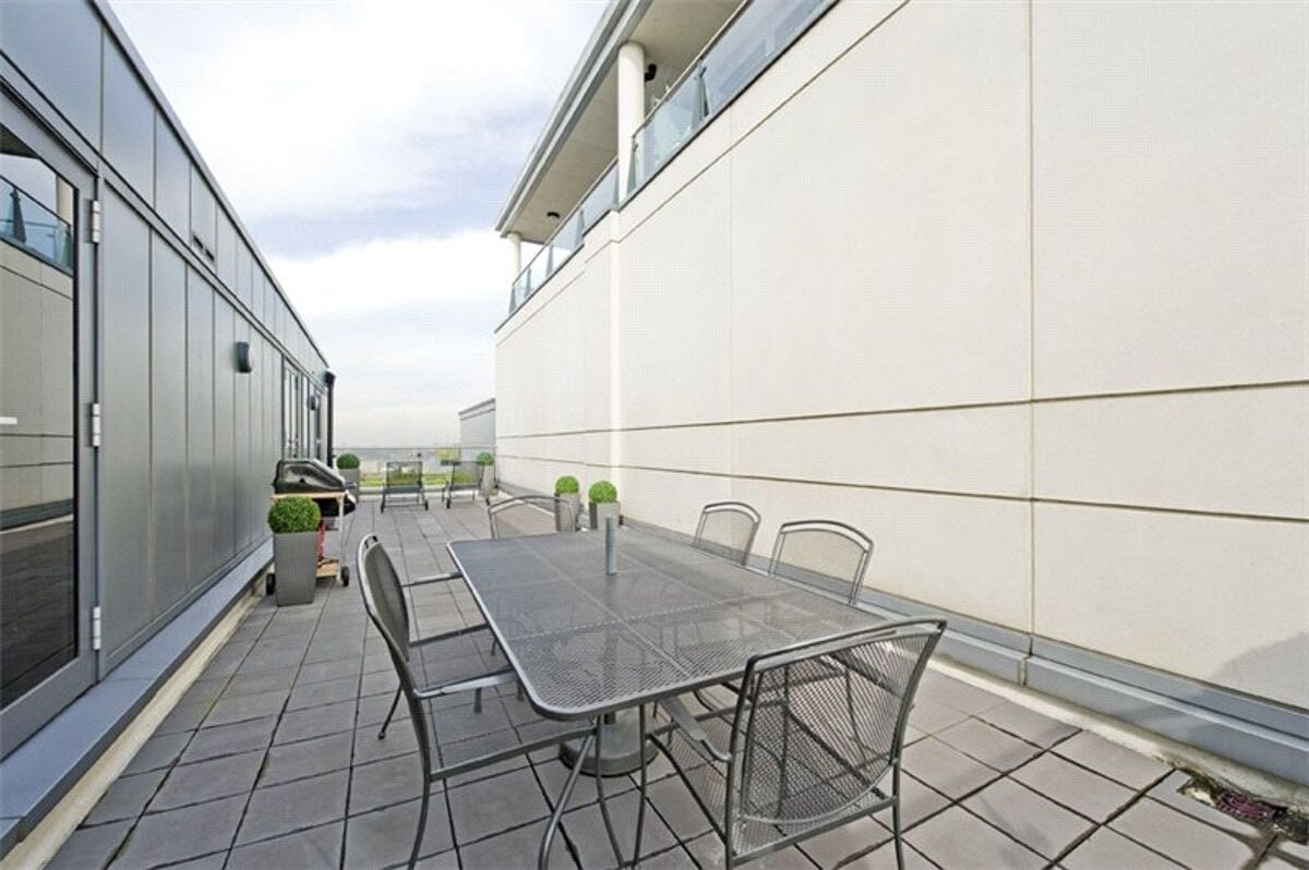 flat for sale in Courtyard House, Imperial Wharf, Lensbury Avenue