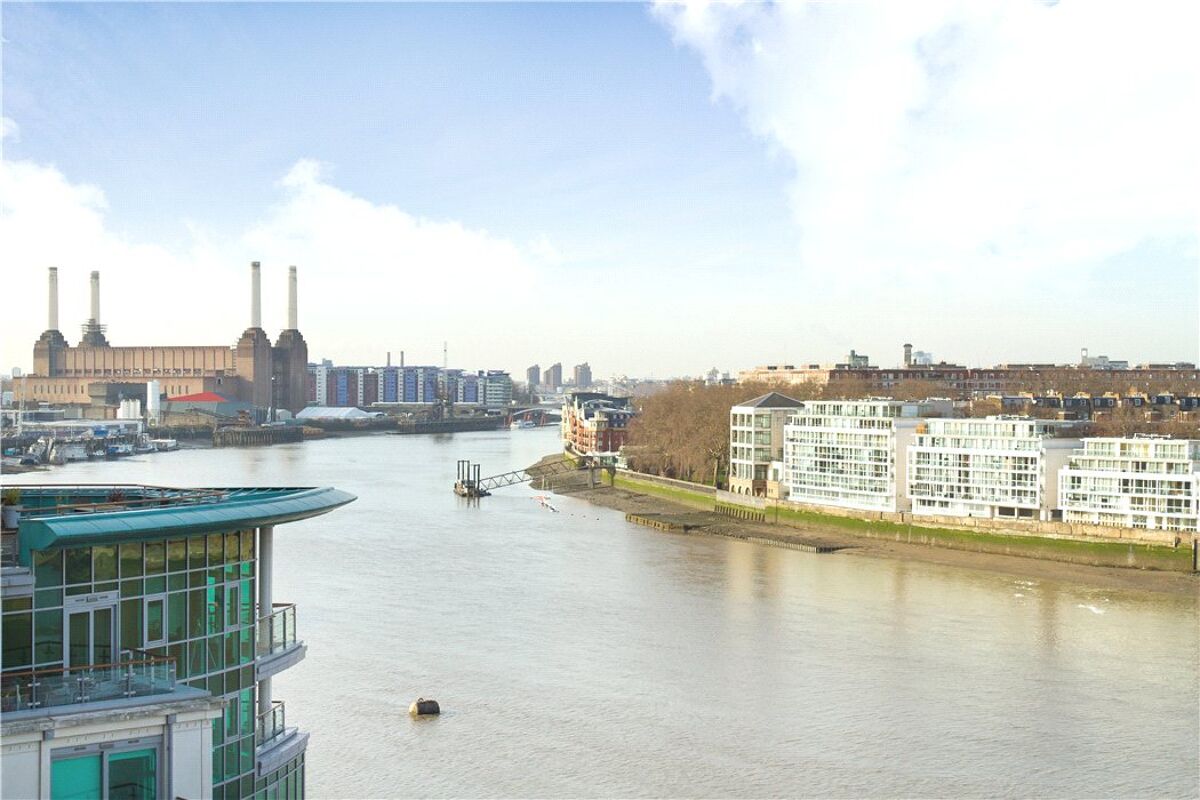 flat for sale in Flagstaff House, St Wharf, Vauxhall, London