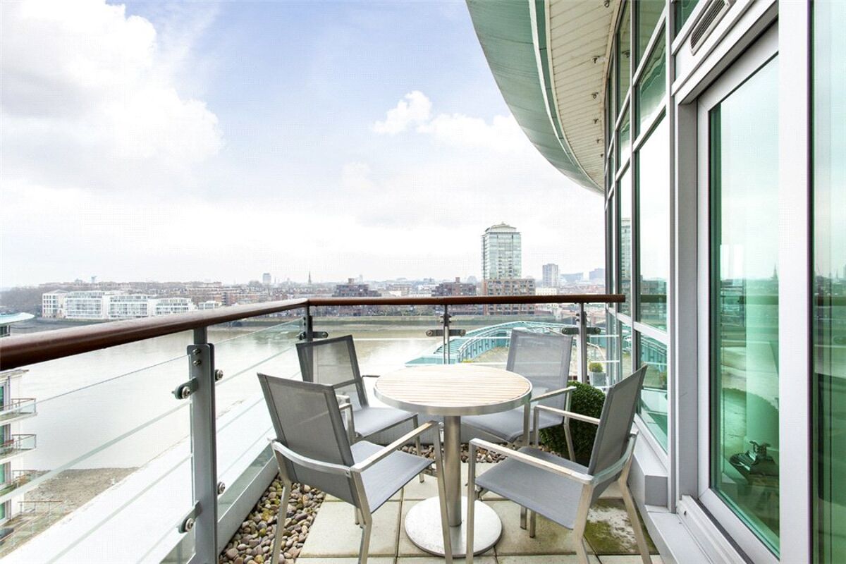 flat for sale in Flagstaff House, St Wharf, Vauxhall, London