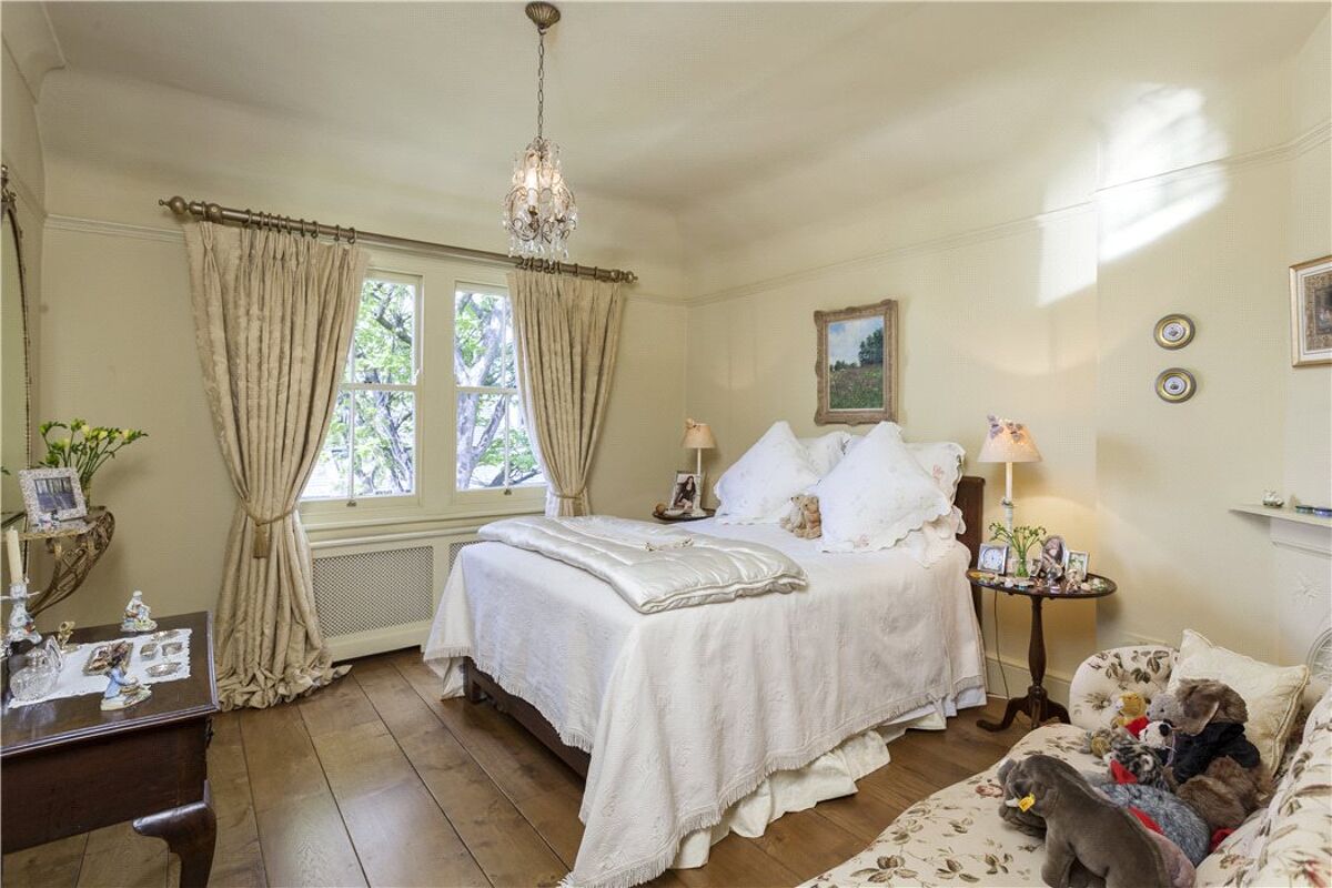flat for sale in Albert Mansions, Albert Bridge Road, Battersea Park