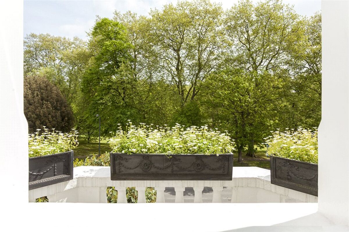 flat for sale in Albert Mansions, Albert Bridge Road, Battersea Park