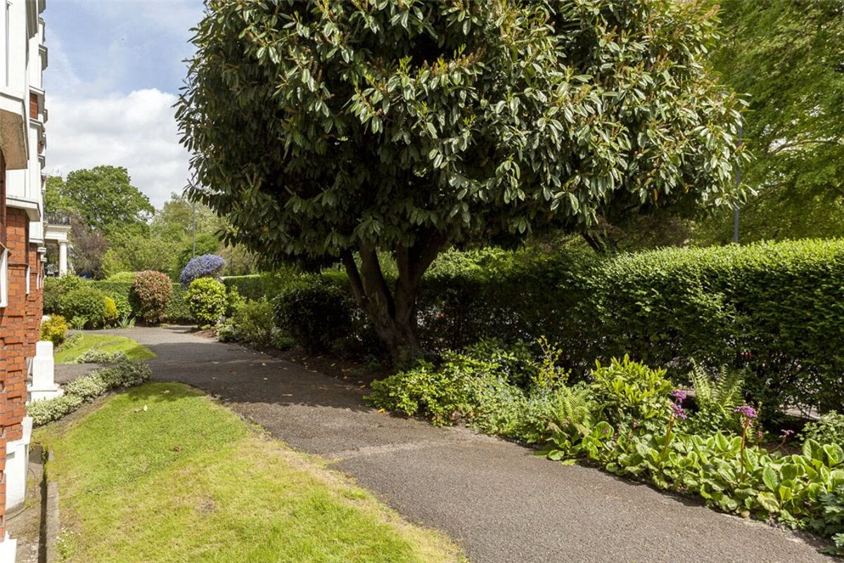 flat for sale in Albert Mansions, Albert Bridge Road, Battersea Park