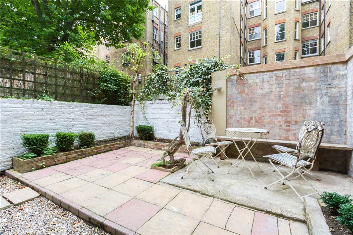 house for sale in Warriner Gardens, Battersea Park, London, SW11
