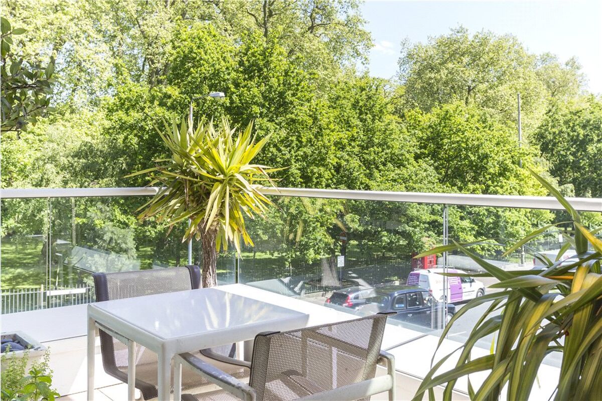 flat for sale in Albert Bridge Road, Battersea Park, London, SW11