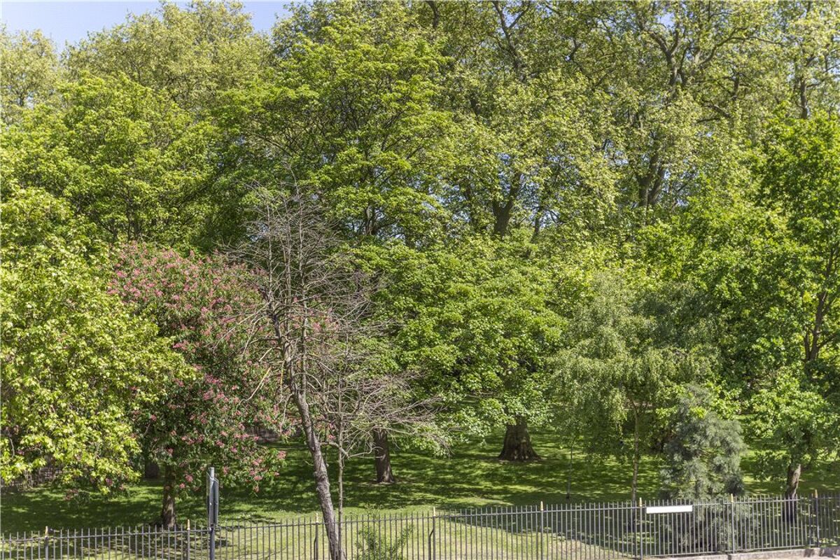 flat for sale in Albert Bridge Road, Battersea Park, London, SW11