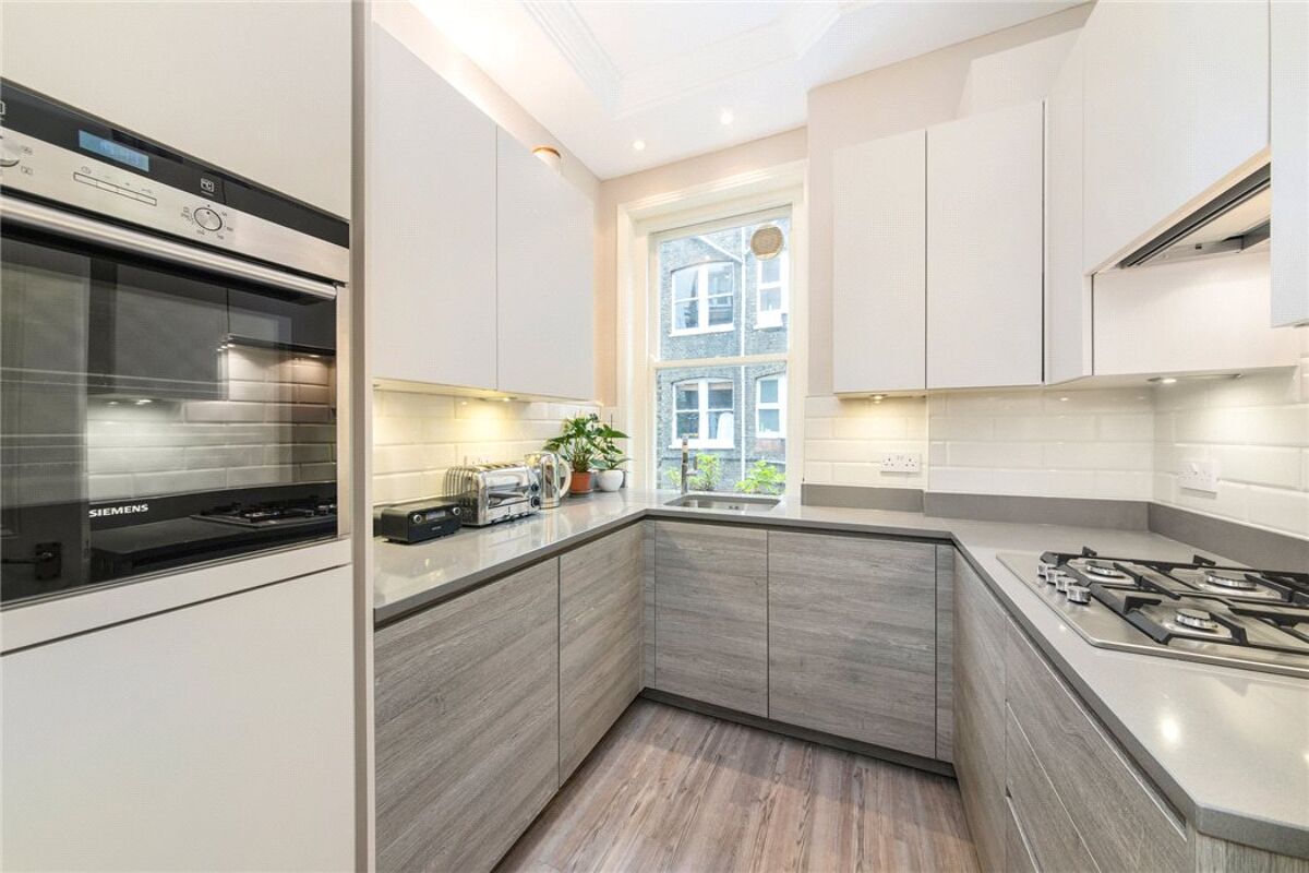 flat for sale in Prince of Wales Mansions, Prince of Wales Drive