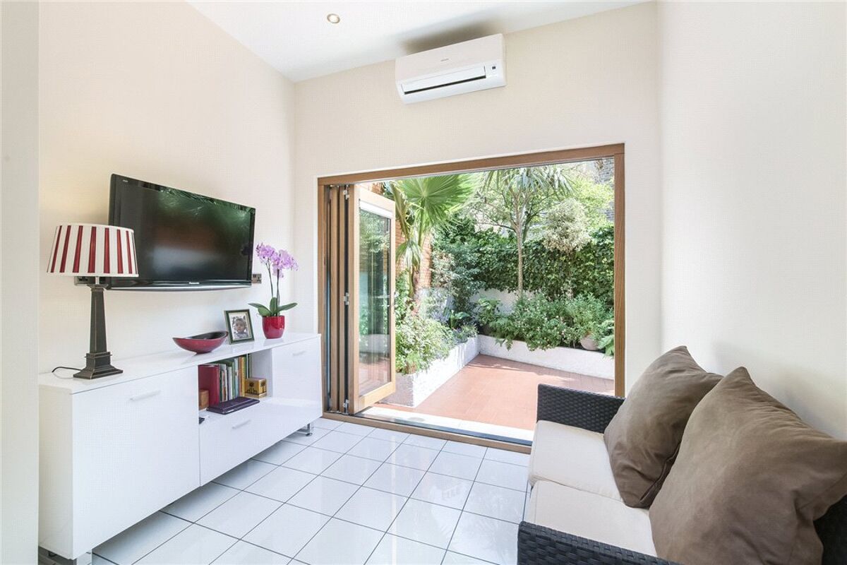 Property for sale Battersea Bridge Road, Battersea Park, London, SW11