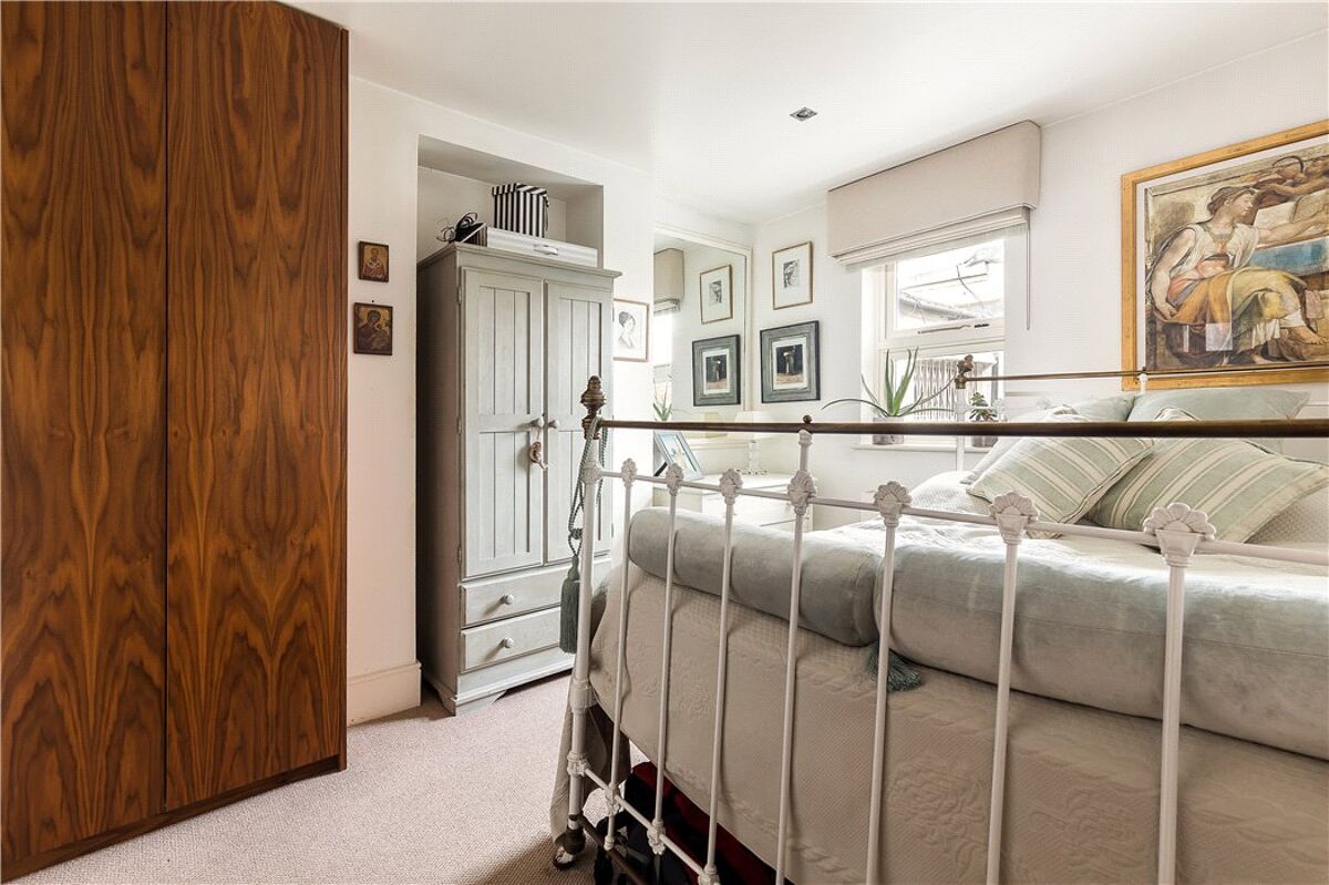 house for sale in Falcon Grove, Battersea, London, SW11 RVR150250