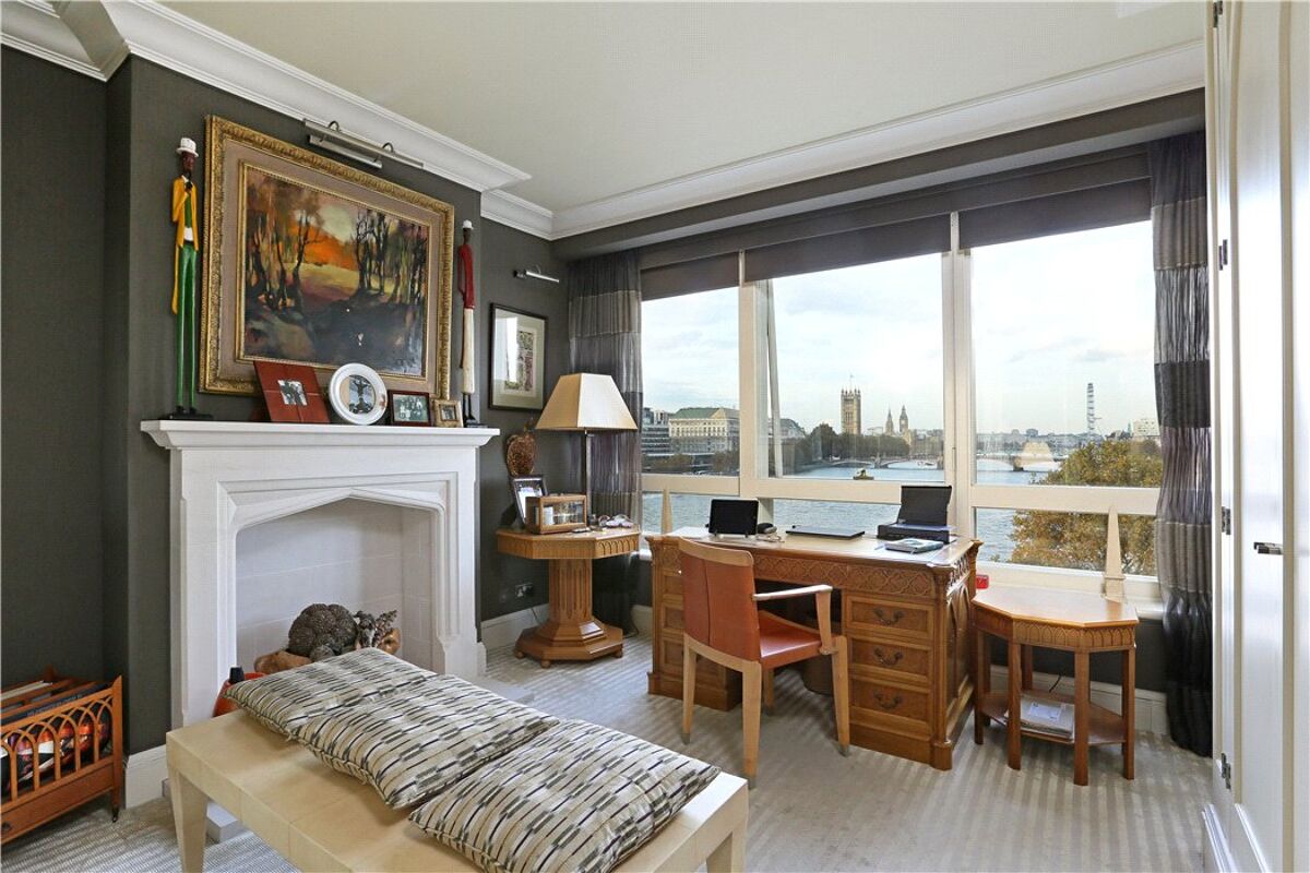 flat for sale in Peninsula Heights, 93 Albert Embankment, London, SE1