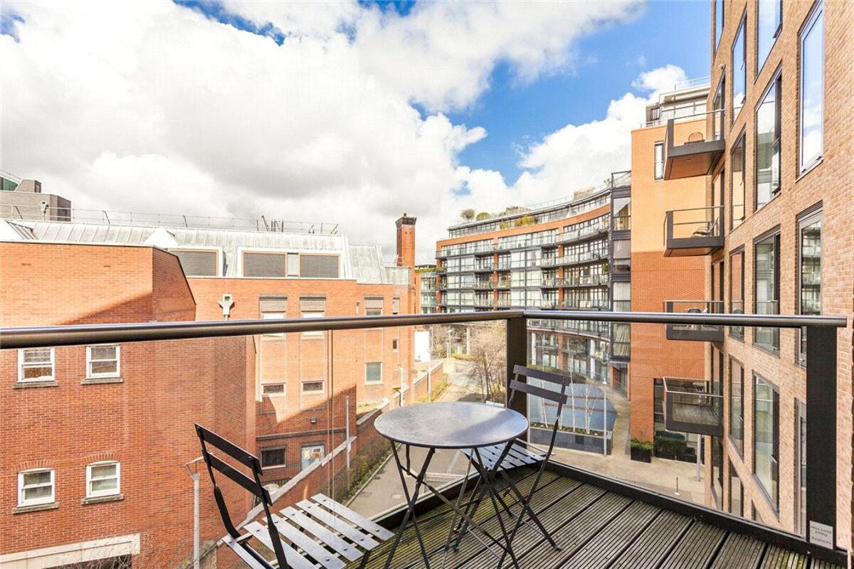 flat for sale in Hirst Court, Grosvenor Waterside, 20 Gatliff Road