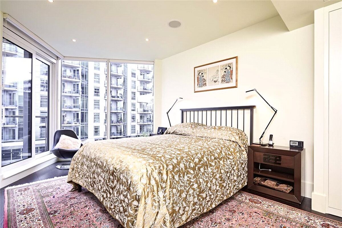 flat for sale in Kingfisher House, Battersea Reach, Juniper Drive