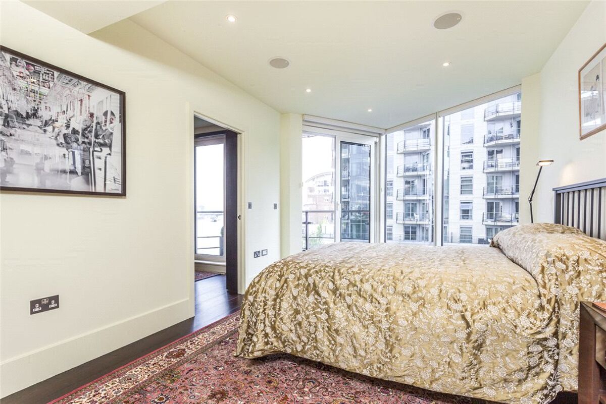 flat for sale in Kingfisher House, Battersea Reach, Juniper Drive