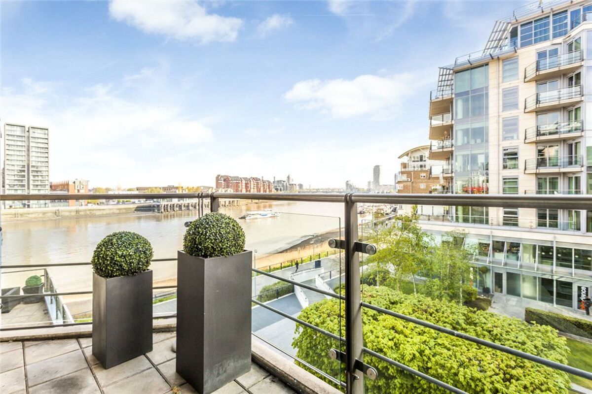 flat for sale in Kingfisher House, Battersea Reach, Juniper Drive