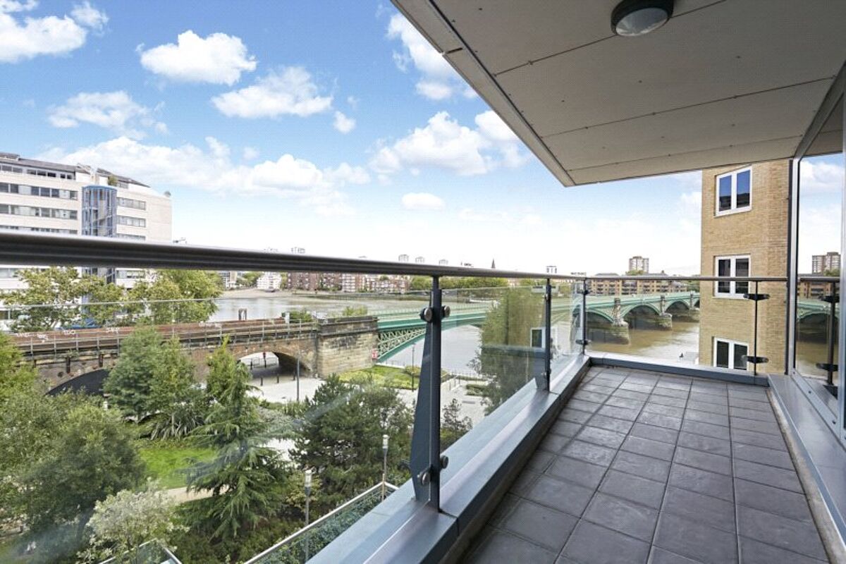 flat for sale in Thames Point, The Boulevard, Imperial Wharf, London