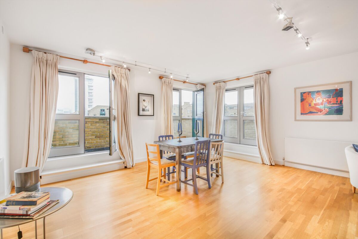 flat for sale in Butlers and Colonial Wharf, Shad Thames, London, SE1