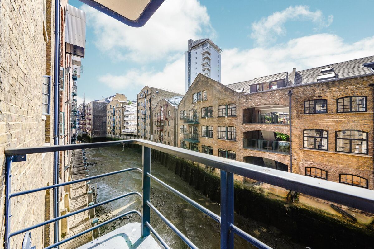 flat for sale in St. Saviours Wharf, Shad Thames, London, SE1